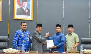pemko-dan-dprd-padang-sepakati-ranperda-p-apbd-2026,-wawako-maigus-nasir-paparkan-kua-ppas-2027 pemko-dan-dprd-padang-sepakati-ranperda-p-apbd-2026,-wawako-maigus-nasir-paparkan-kua-ppas-2027