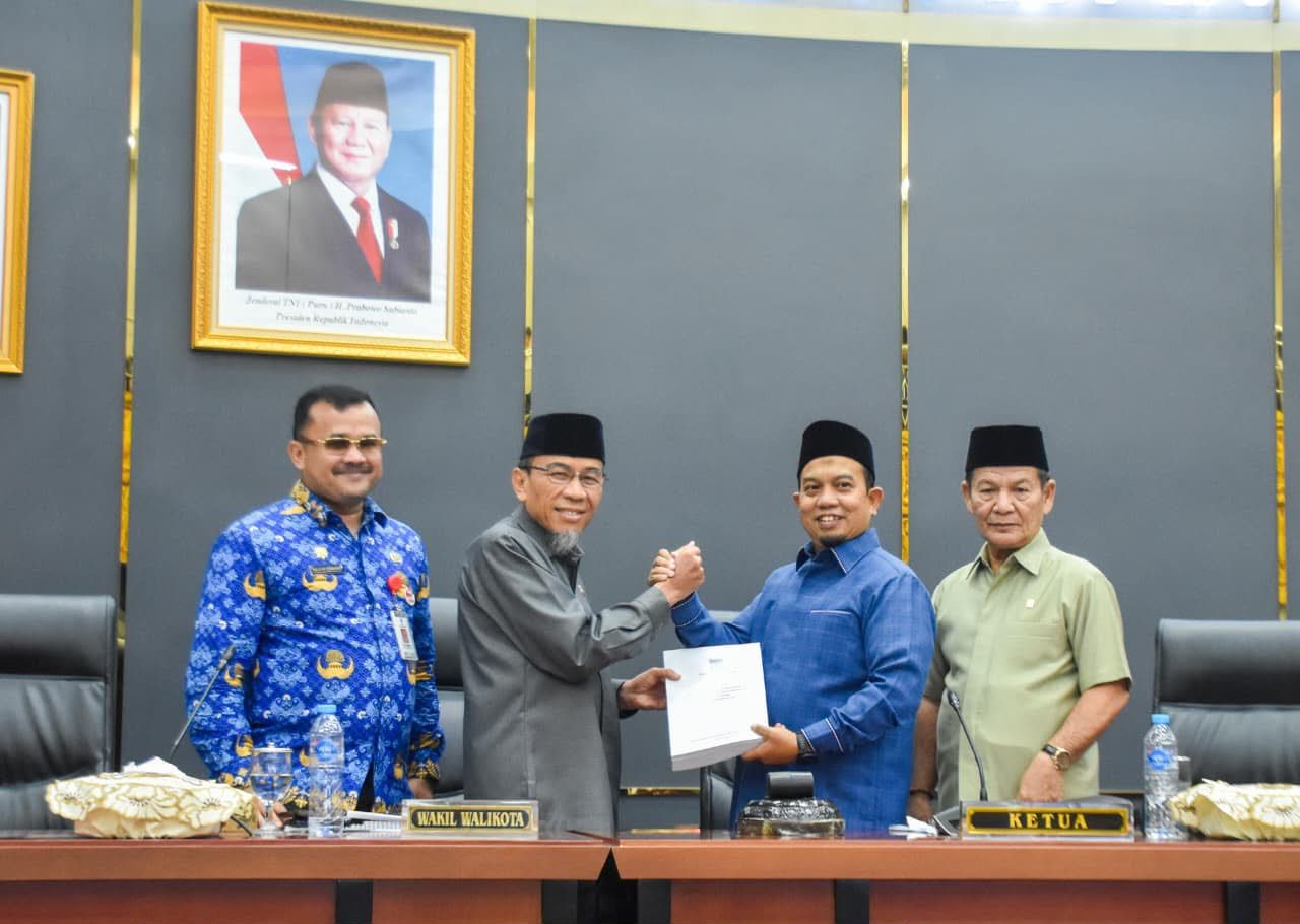 pemko-dan-dprd-padang-sepakati-ranperda-p-apbd-2026,-wawako-maigus-nasir-paparkan-kua-ppas-2027