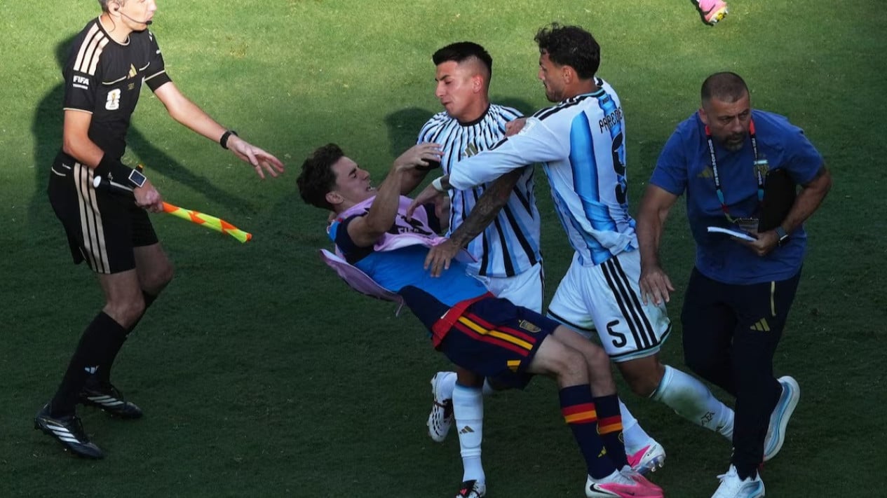 gagal-juara-piala-dunia-2026,-bek-argentina-ngamuk-hantam-pemain-spanyol