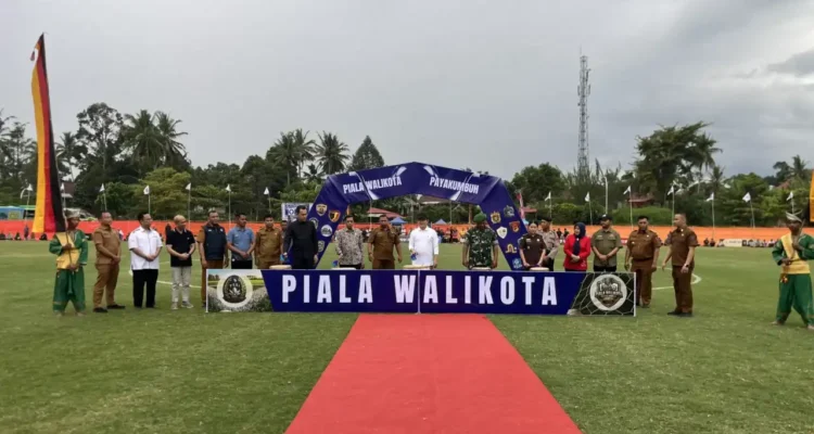 piala-walikota-payakumbuh-open-turnamen-sepakbola-resmi-bergulir,-diikuti-16-tim-sumbar-riau-dan-jambi