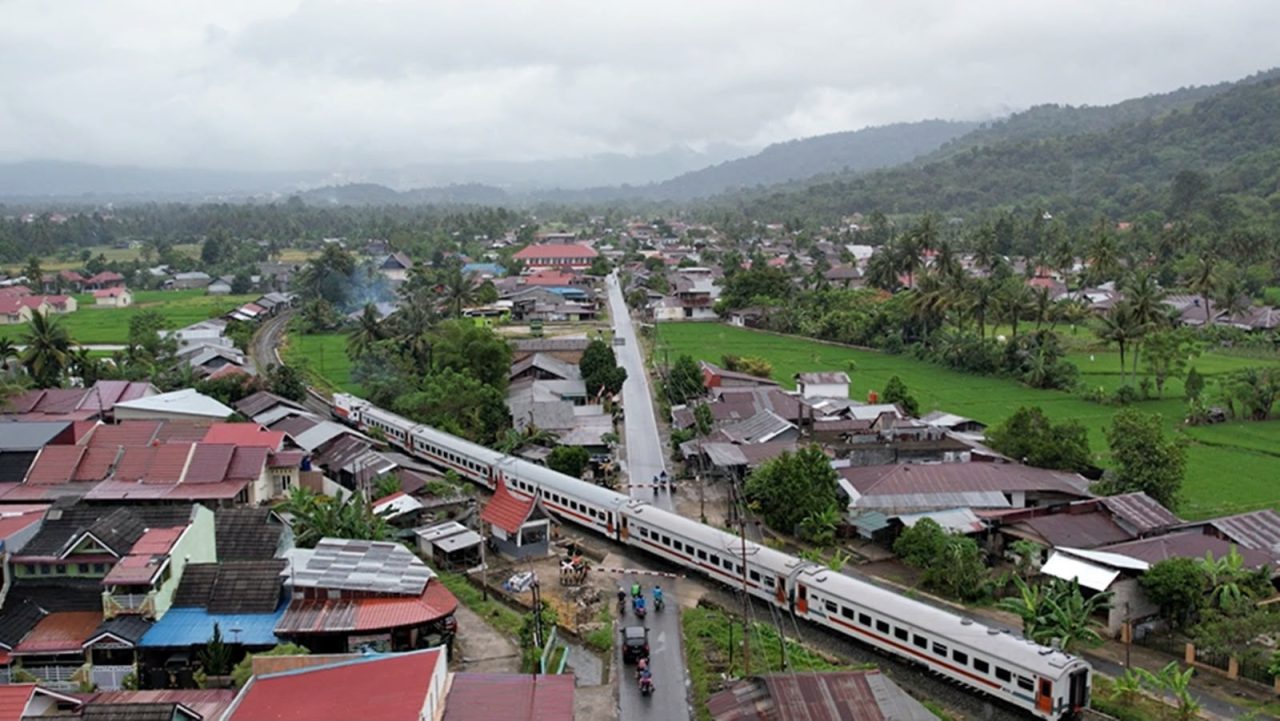 menjejak-sejarah-rel-kereta-sumbar:-dulu-penopang-batu-bara,-kini-kunci-konektivitas-sumatra