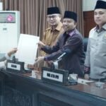 enam-fraksi-dprd-bukittinggi-sampaikan-pandangan-umum-ranperda-perubahan-perda-nomor-8-tahun-2023