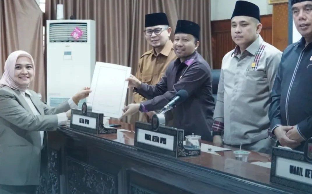 enam-fraksi-dprd-bukittinggi-sampaikan-pandangan-umum-ranperda-perubahan-perda-nomor-8-tahun-2023
