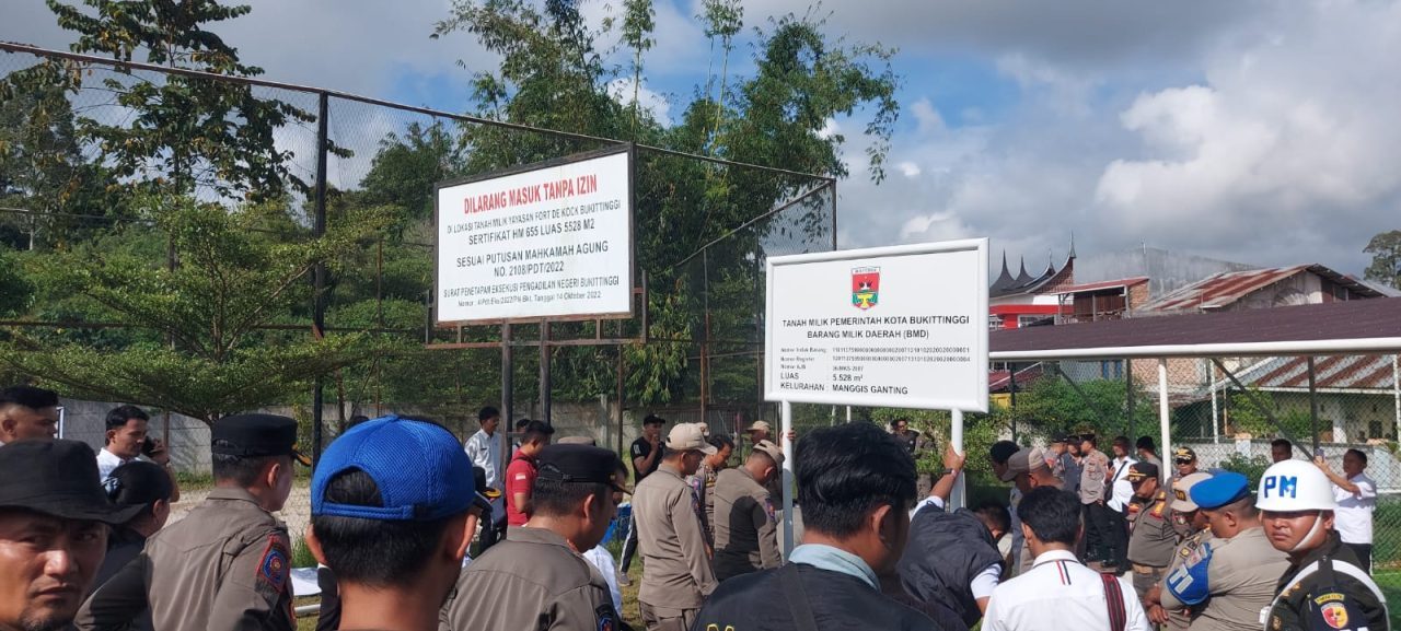 pemko-bukittinggi-pasang-plang-untuk-amankan-aset-milik-daerah-di-belakang-universitas-fort-de-kock