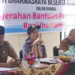 ercepat-generasi-emas,-bupati-annisa-berikan-bantuan-gizi-bagi-251-ibu-di-dharmasraya