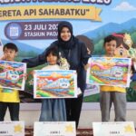 keceriaan-han-2026-di-stasiun-padang:-puluhan-anak-unjuk-kreativitas-bersama-kai-divre-ii-sumbar