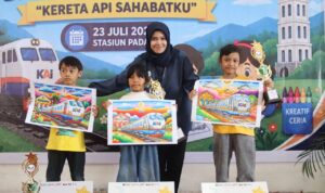 keceriaan-han-2026-di-stasiun-padang:-puluhan-anak-unjuk-kreativitas-bersama-kai-divre-ii-sumbar