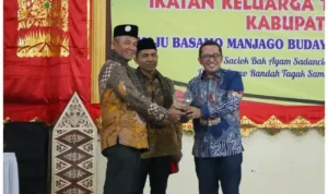 bupati-eka-putra-ajak-perantau-berperan-strategis-bangun-tanah-datar bupati-eka-putra-ajak-perantau-berperan-strategis-bangun-tanah-datar