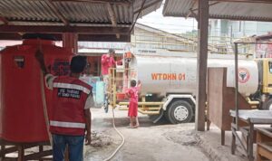 bantu-warga-terdampak-galodo,-pt-semen-padang-distribusikan-8.000-liter-air-bersih-di-pauh