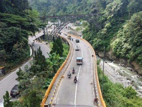 jalur-lembah-anai-pulih-usai-rekonstruksi-pascabencana-,-semua-jenis-kendaraan-sudah-bisa-melintas