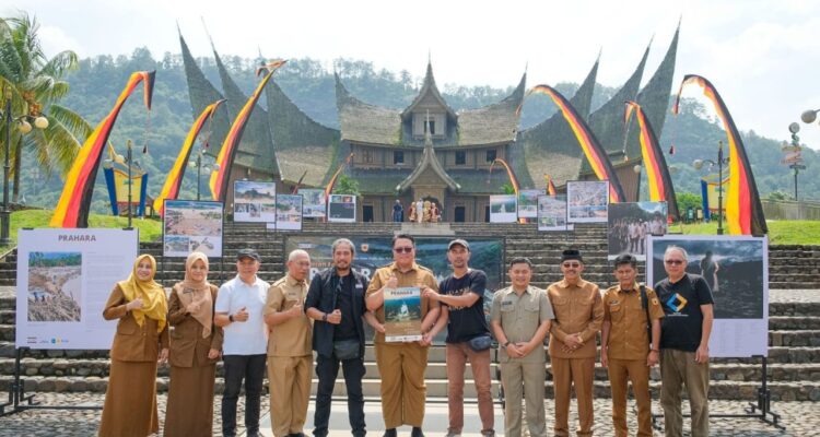 pameran-foto-prahara-pulau-emas-dibuka,-wabup-tanah-datar-ajak-masyarakat-belajar-dari-tragedi-bencana
