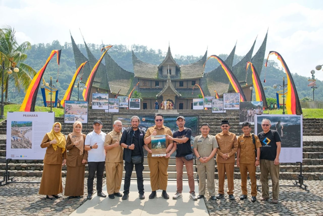 pameran-foto-prahara-pulau-emas-dibuka,-wabup-tanah-datar-ajak-masyarakat-belajar-dari-tragedi-bencana