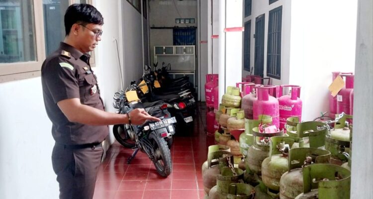 kejari-bukittinggi-lelang-barang-sitaan-negara-secara-daring