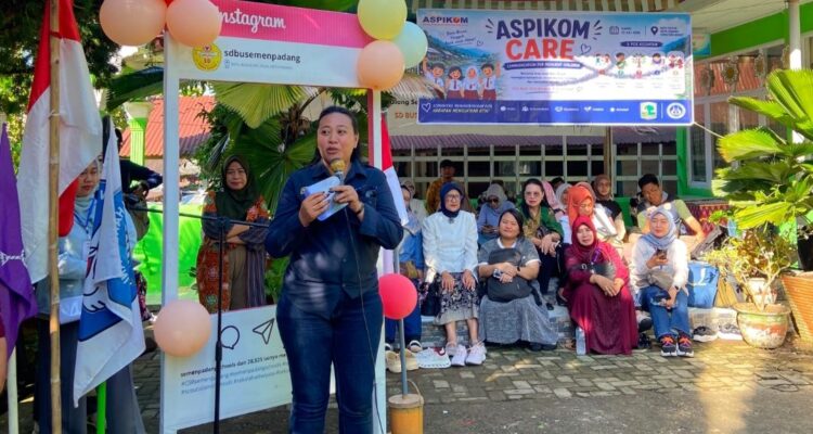 lewat-aspikom-care-2026,-akademisi-empat-kampus-hibur-anak-anak-penyintas-banjir-sd-bustanul-ulum-semen-padang