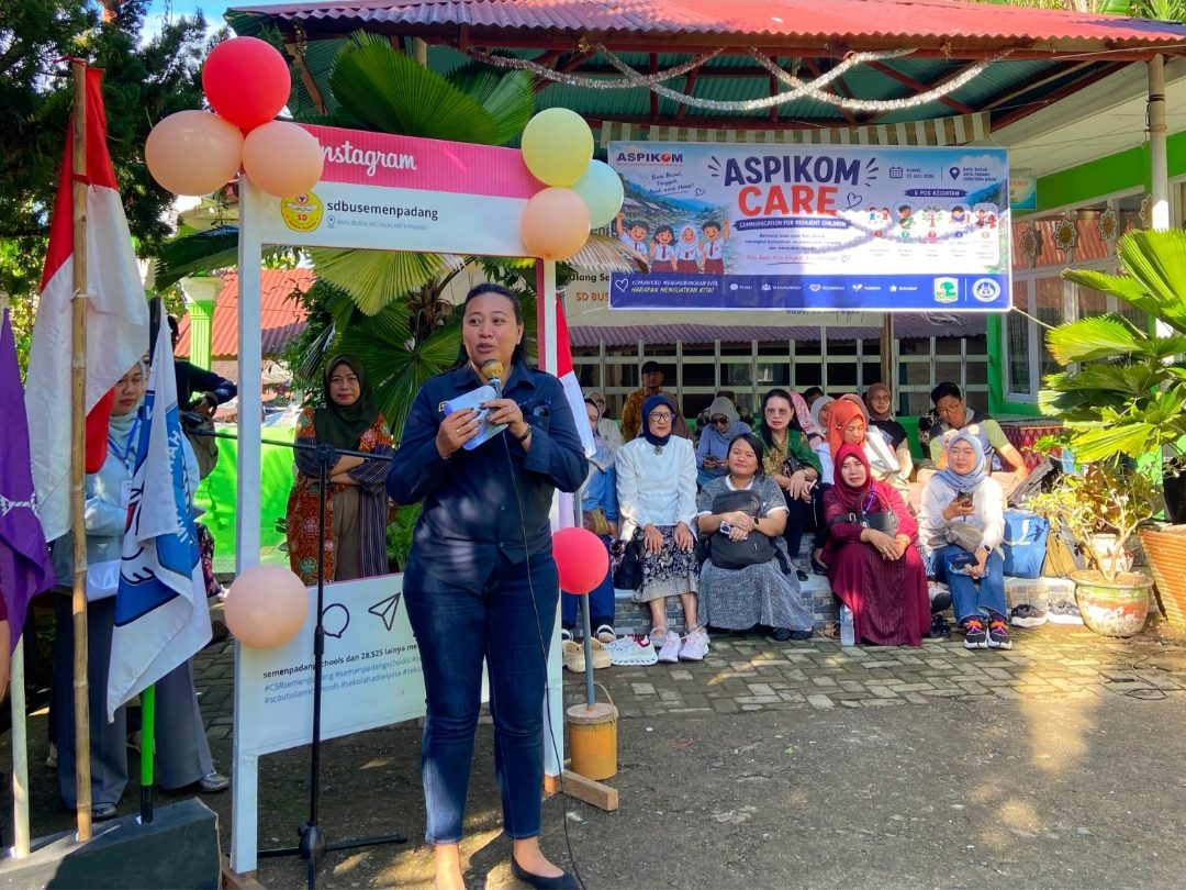 lewat-aspikom-care-2026,-akademisi-empat-kampus-hibur-anak-anak-penyintas-banjir-sd-bustanul-ulum-semen-padang