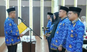 sekda-sumbar-lantik-pejabat-fungsional-dan-tekankan-profesionalisme-asn-daerah