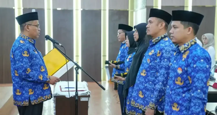 sekda-sumbar-lantik-pejabat-fungsional-dan-tekankan-profesionalisme-asn-daerah