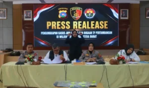 bongkar-praktik-peti,-polda-sumbar-amankan-empat-tersangka-dan-barang-bukti bongkar-praktik-peti,-polda-sumbar-amankan-empat-tersangka-dan-barang-bukti