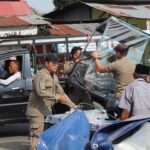 jaga-ketertiban-kota,-satpol-pp-padang-tertibkan-pkl-dan-bangunan-di-atas-fasilitas-umum