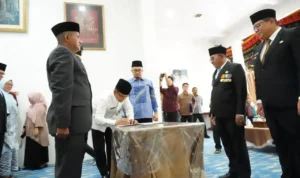 bupati-eka-putra-lantik-13-pejabat-baru-untuk-perkuat-birokrasi-tanah-datar bupati-eka-putra-lantik-13-pejabat-baru-untuk-perkuat-birokrasi-tanah-datar
