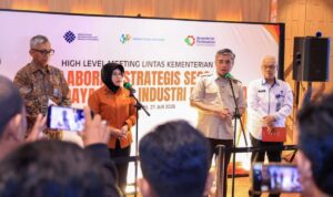 Menaker saat menjadi narasumber pada High Level Meeting (HLM) Lintas Kementerian bertema "Kolaborasi SE 2026, Fondasi Daya Saing Industri Masa Depan" yang diselenggarakan Badan Pusat Statistik (BPS) RI di Bekasi, Jawa Barat, Selasa (21/7/2026). Menaker saat menjadi narasumber pada High Level Meeting (HLM) Lintas Kementerian bertema "Kolaborasi SE 2026, Fondasi Daya Saing Industri Masa Depan" yang diselenggarakan Badan Pusat Statistik (BPS) RI di Bekasi, Jawa Barat, Selasa (21/7/2026).