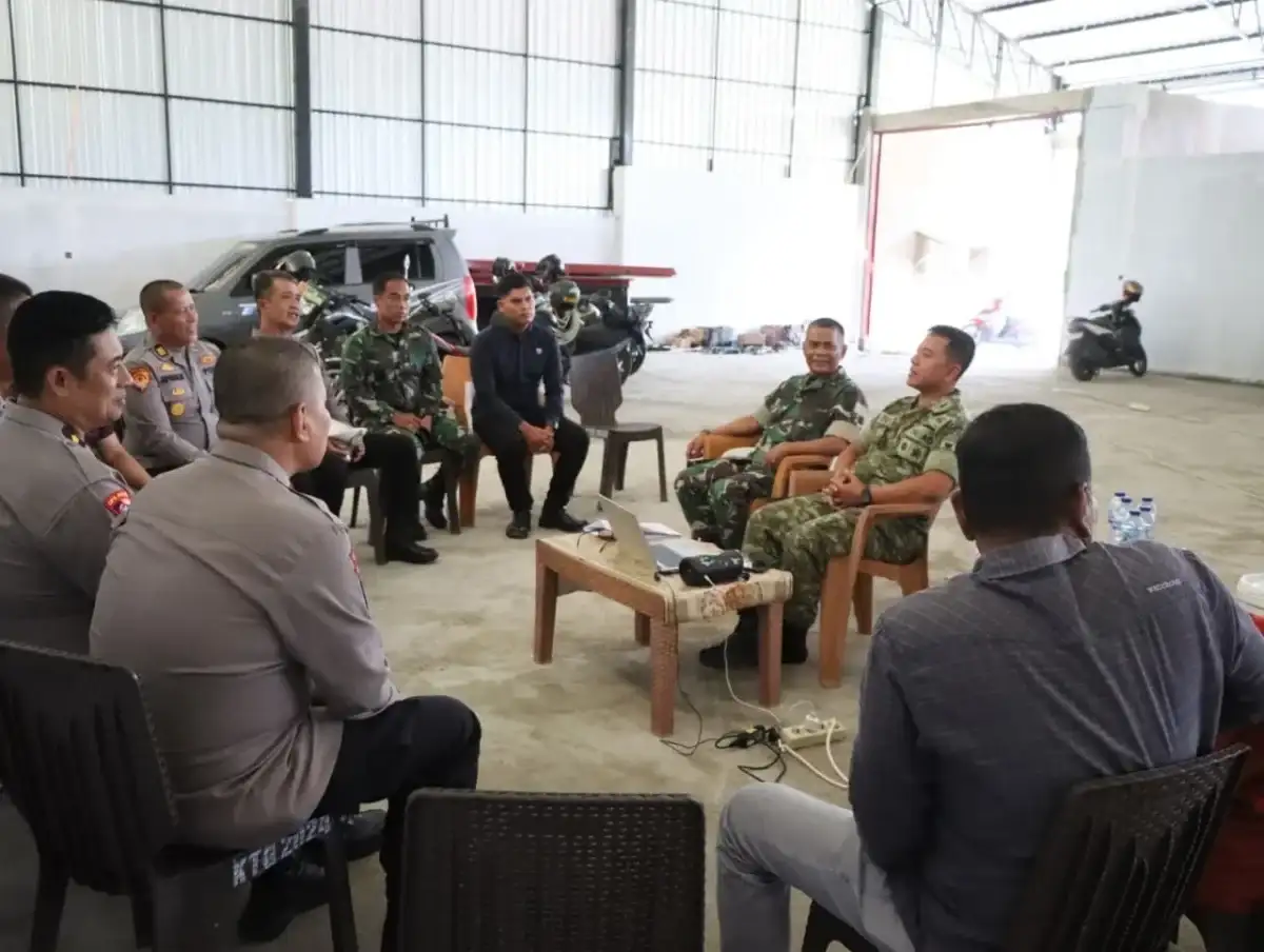 Jajaran Pejabat Utama (PJU) Polres Solok Kota yang dipimpin oleh Waka Polres Solok Kota, Kompol Aliman, menegaskan komitmennya untuk terus memperkuat sinergi dan soliditas bersama TNI dalam menjaga stabilitas keamanan dan ketertiban masyarakat di wilayah Kota Solok, Selasa (14/7/26)