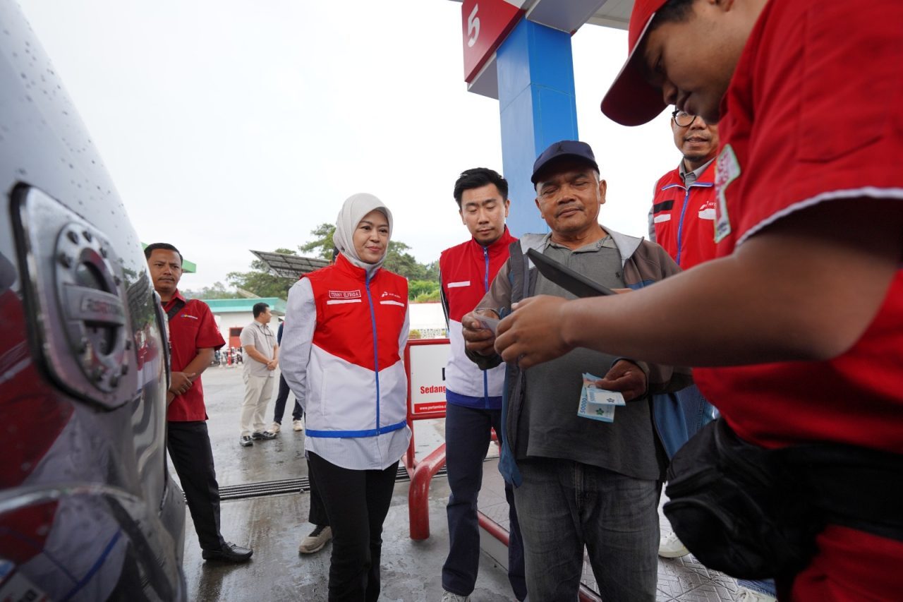 bersama-dewan-komisaris-dan-direktur-transformasi,-digitalisasi-&-sustainability,-pertamina-patra-niaga-sumbagut-pastikan-keandalan-layanan-spbu