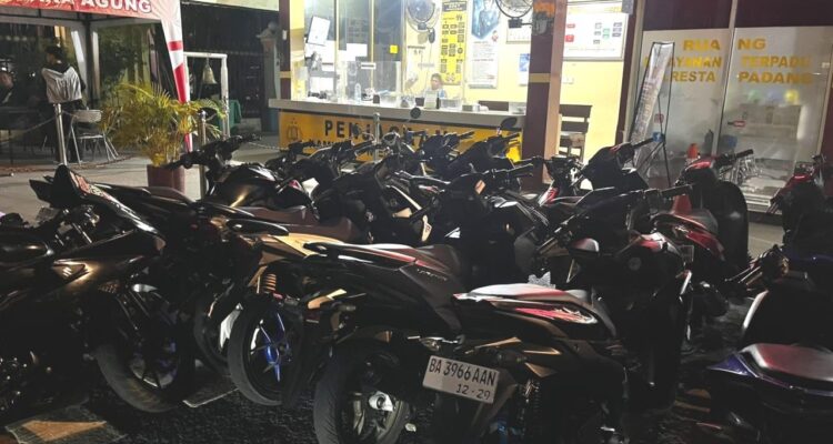 patroli-kryd-timsus-charlie-polresta-padang-amankan-18-sepeda-motor-berknalpot-brong