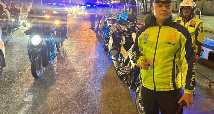 antisipasi-kepadatan-malam-minggu,-satlantas-polresta-padang-intensifkan-blue-light-patrol