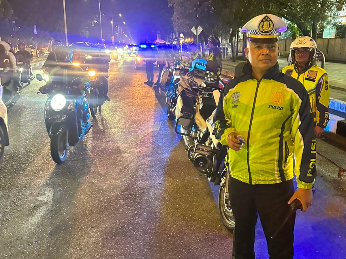 antisipasi-kepadatan-malam-minggu,-satlantas-polresta-padang-intensifkan-blue-light-patrol