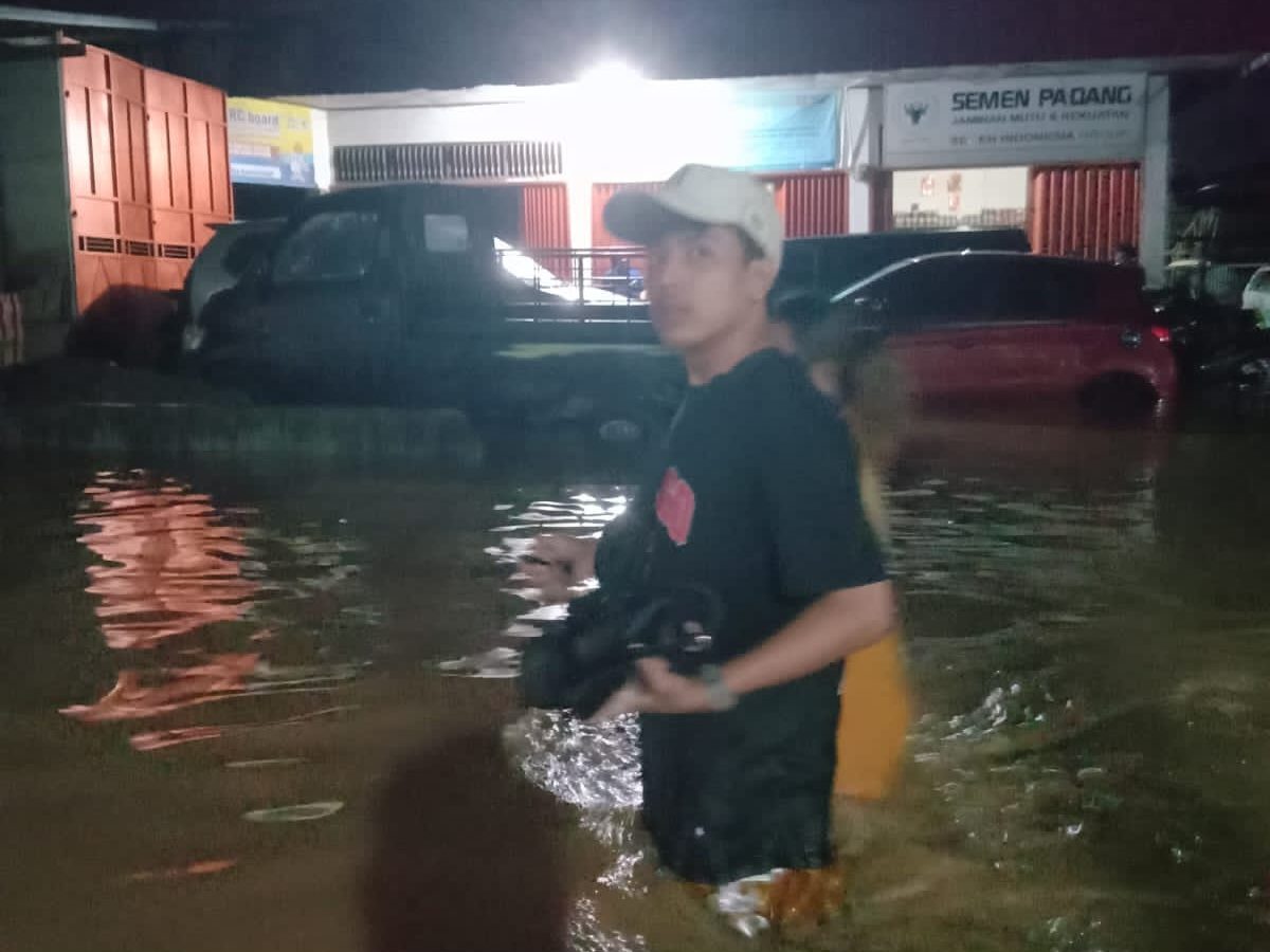 banjir-setinggi-pinggang-kembali-rendam-maransi,-warga-minta-pemko-padang-hadir-dengan-solusi-nyata