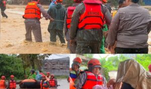 gerak-cepat-personel-satbrimob-polda-sumbar-bantu-evakuasi-warga-yang-terjebak-banjir-di-padang