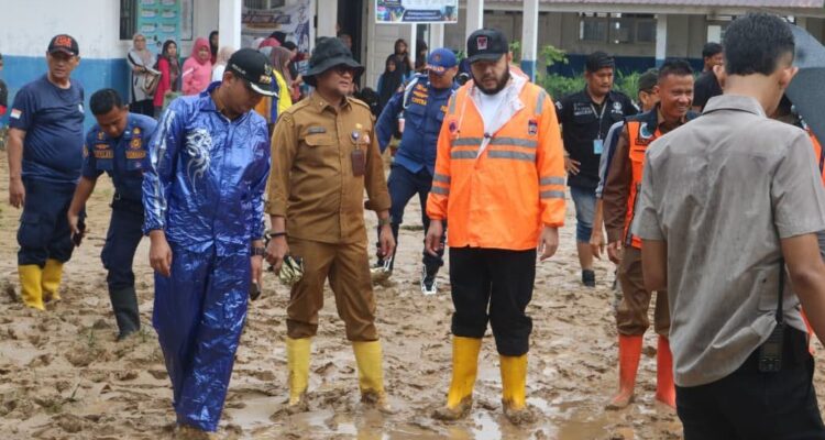 wali-kota-padang-targetkan-pembersihan-92-sekolah-terdampak-banjir-rampung-dalam-2-hari