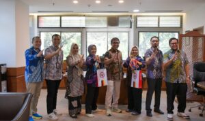 dilepas-dirut-pt-semen-padang,-dua-srikandi-silat-sumbar-resmi-bawa-misi-indonesia-ke-vietnam dilepas-dirut-pt-semen-padang,-dua-srikandi-silat-sumbar-resmi-bawa-misi-indonesia-ke-vietnam