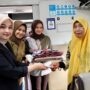 sambut-hjk-padang-ke-357,-kai-divre-ii-sumbar-gelar-sapa-pelanggan-dan-bagi-bagi-cokelat-di-stasiun.