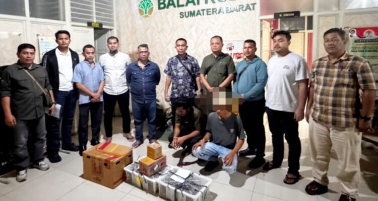polda-sumbar-dan-bksda-gagalkan-penyelundupan-puluhan-beo-mentawai-di-bungus
