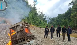 polres-solok-selatan-musnahkan-peralatan-tambang-emas-ilegal-di-sungai-bangko polres-solok-selatan-musnahkan-peralatan-tambang-emas-ilegal-di-sungai-bangko