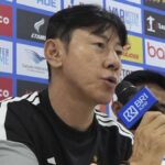 Pelatih Persija Shin Tae-yong memberikan keterangan pers usai laga kontra Persita yang diwarnai kericuhan suporter.