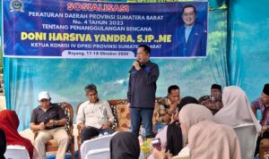 ketua-komisi-iv-dprd-sumbar-doni-harsiva-yandra-sosialisasikan-perda-penanggulangan-bencana-di-pesisir-selatan Doni Harsiva Yandra menyosialisasikan Perda Penanggulangan Bencana kepada masyarakat di Nagari Koto Berapak, Pesisir Selatan.