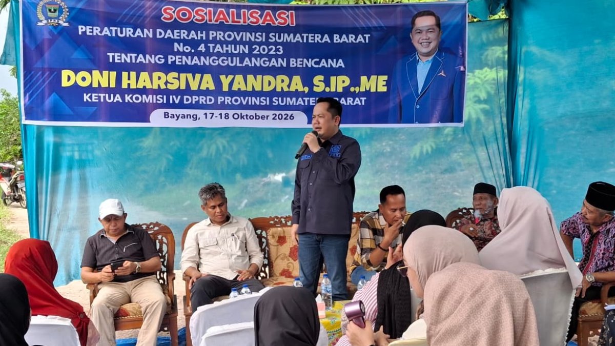 Doni Harsiva Yandra menyosialisasikan Perda Penanggulangan Bencana kepada masyarakat di Nagari Koto Berapak, Pesisir Selatan.