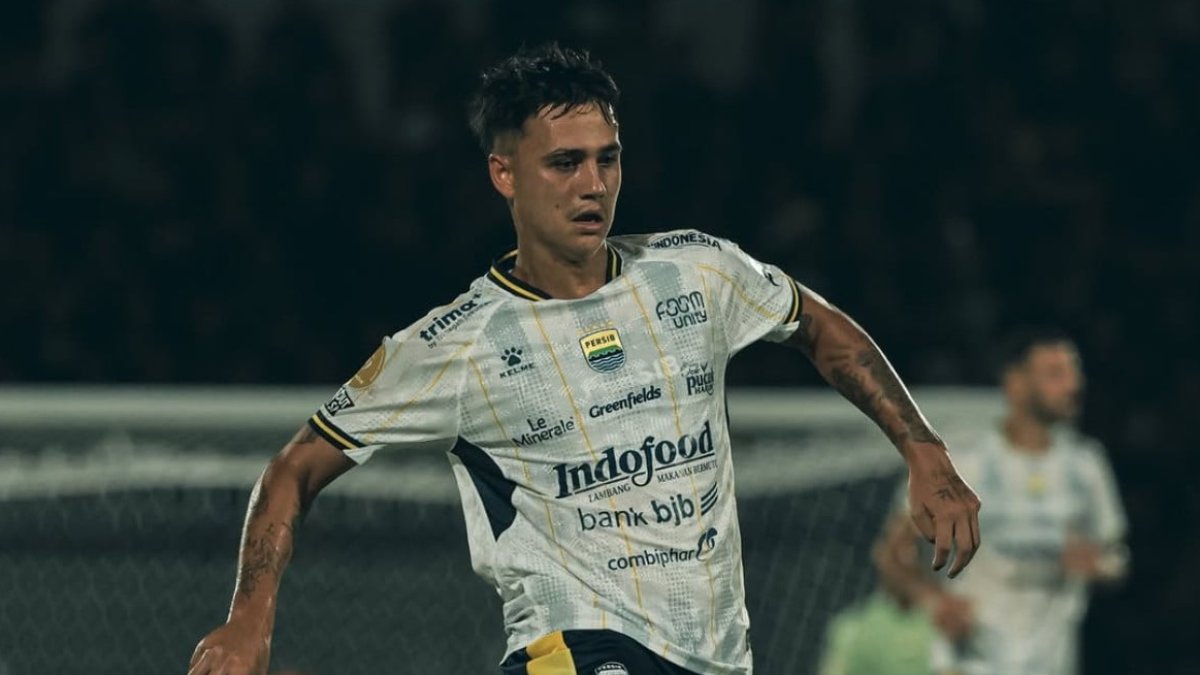 Eliano Reijnders tampil konsisten memperkuat Persib Bandung dalam pertandingan melawan Persik Kediri.