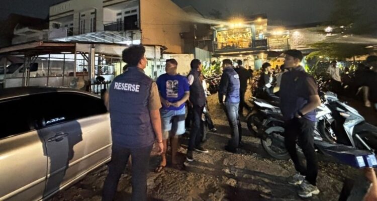 Personel Ditreskrimum Polda Sumbar melakukan Patroli PAGAR untuk mencegah kejahatan jalanan di Kota Padang.