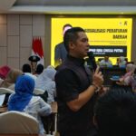 Iqra Chissa saat menyosialisasikan Perda Ketahanan Keluarga di Kota Padang untuk memperkuat peran orang tua di era digital.