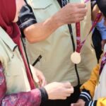 Gubernur Sumbar Mahyeldi menyemangati atlet disabilitas Sumatera Barat di ajang PESONAS II NTT.
