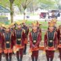 Tim Paski MTsN 3 Padang berpose dengan piala Juara Utama 2 dan penghargaan Danton Terbaik di Kejurda FORBASI Sumbar.