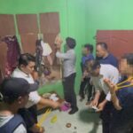 Tim gabungan Polres Pasaman Barat mengamankan barang bukti sabu saat penggerebekan bandar dan kurir narkoba di Kinali.