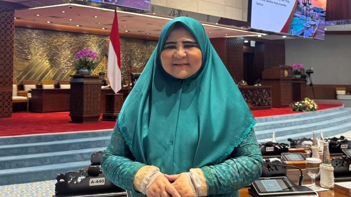 legislator-nevi-zuairina-dorong-pencegahan-karhutla-berbasis-teknologi Anggota Komisi IV DPR RI Nevi Zuairina saat memberikan pernyataan terkait pentingnya pencegahan kebakaran hutan dan lahan.