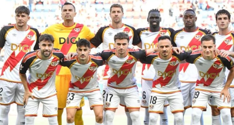 Emil Audero bersiap menjaga gawang Rayo Vallecano dalam laga tandang melawan Getafe di Stadion Coliseum.