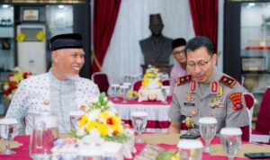 gubernur-mahyeldi-dan-kapolda-sumbar-perkuat-sinergi-jaga-keamanan-dan-keselamatan-masyarakat Gubernur Sumbar Mahyeldi menerima kunjungan Kapolda Sumbar Irjen Pol. Jawari di Istana Gubernuran untuk memperkuat sinergi.
