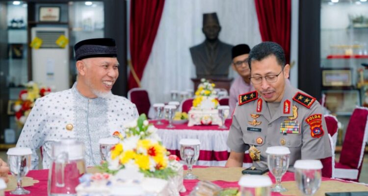 Gubernur Sumbar Mahyeldi menerima kunjungan Kapolda Sumbar Irjen Pol. Jawari di Istana Gubernuran untuk memperkuat sinergi.